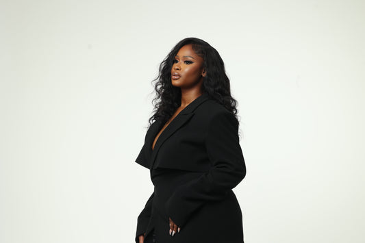 Élégance, féminité, sophistication et puissance : l’essence d’Opalis Hair.